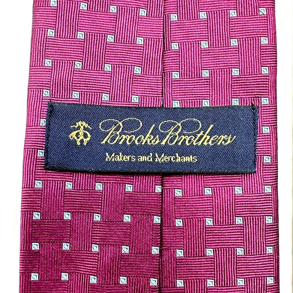 Brooks Brothers Silk Tie Burgundy Basketweave Geometric Square Pattern Mens USA